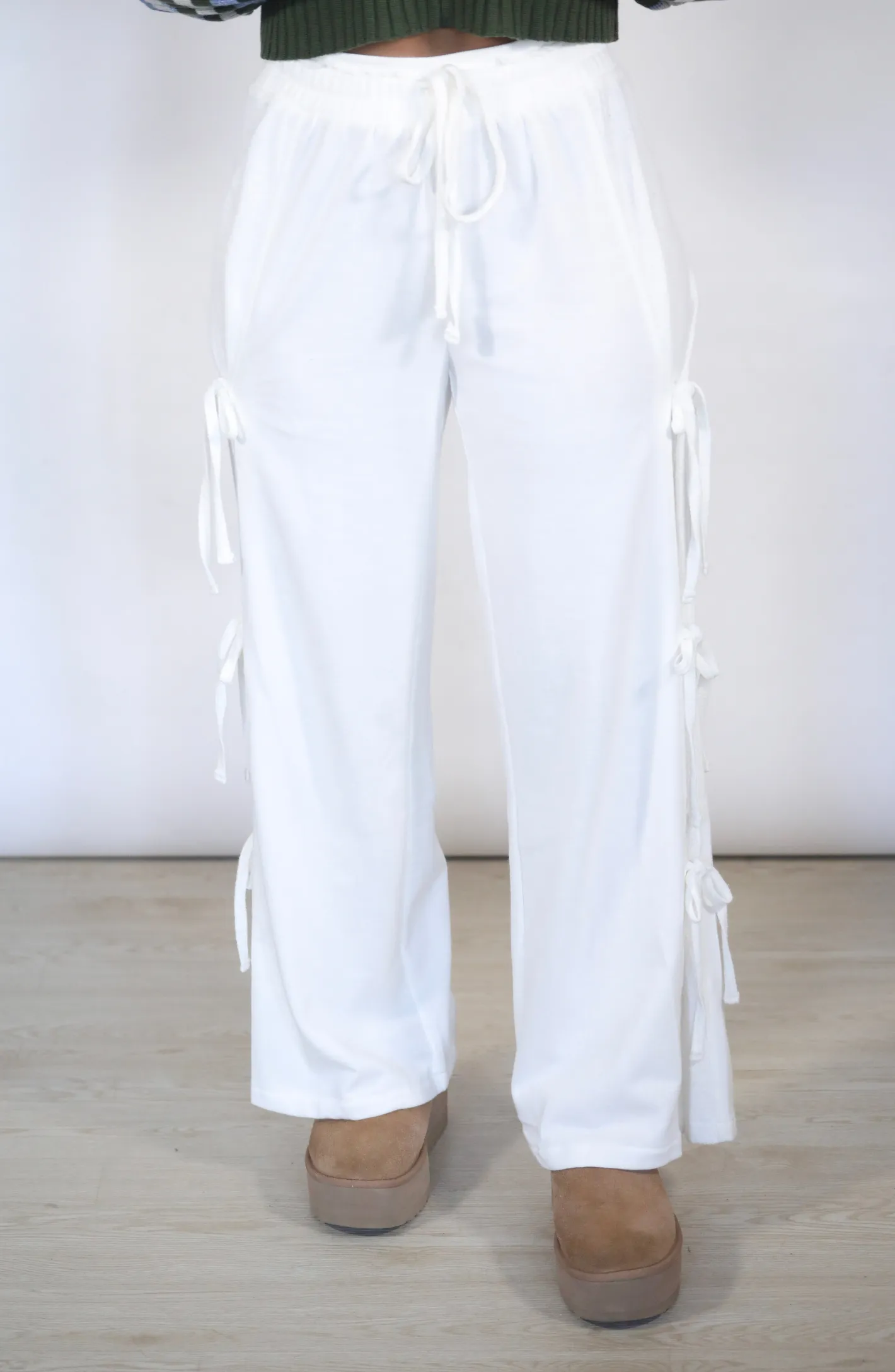 Drifting Off White Side Bow Sweatpants