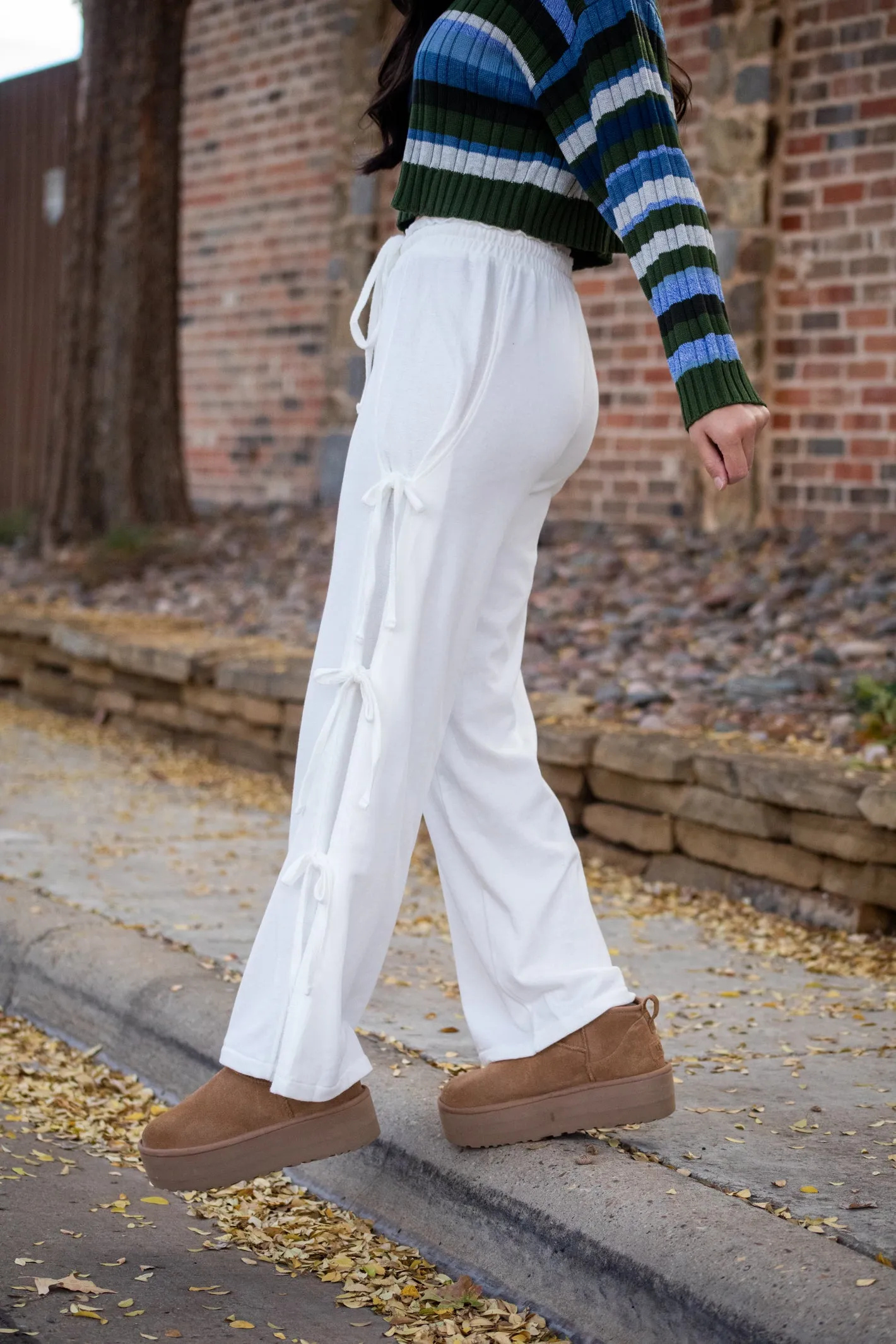 Drifting Off White Side Bow Sweatpants