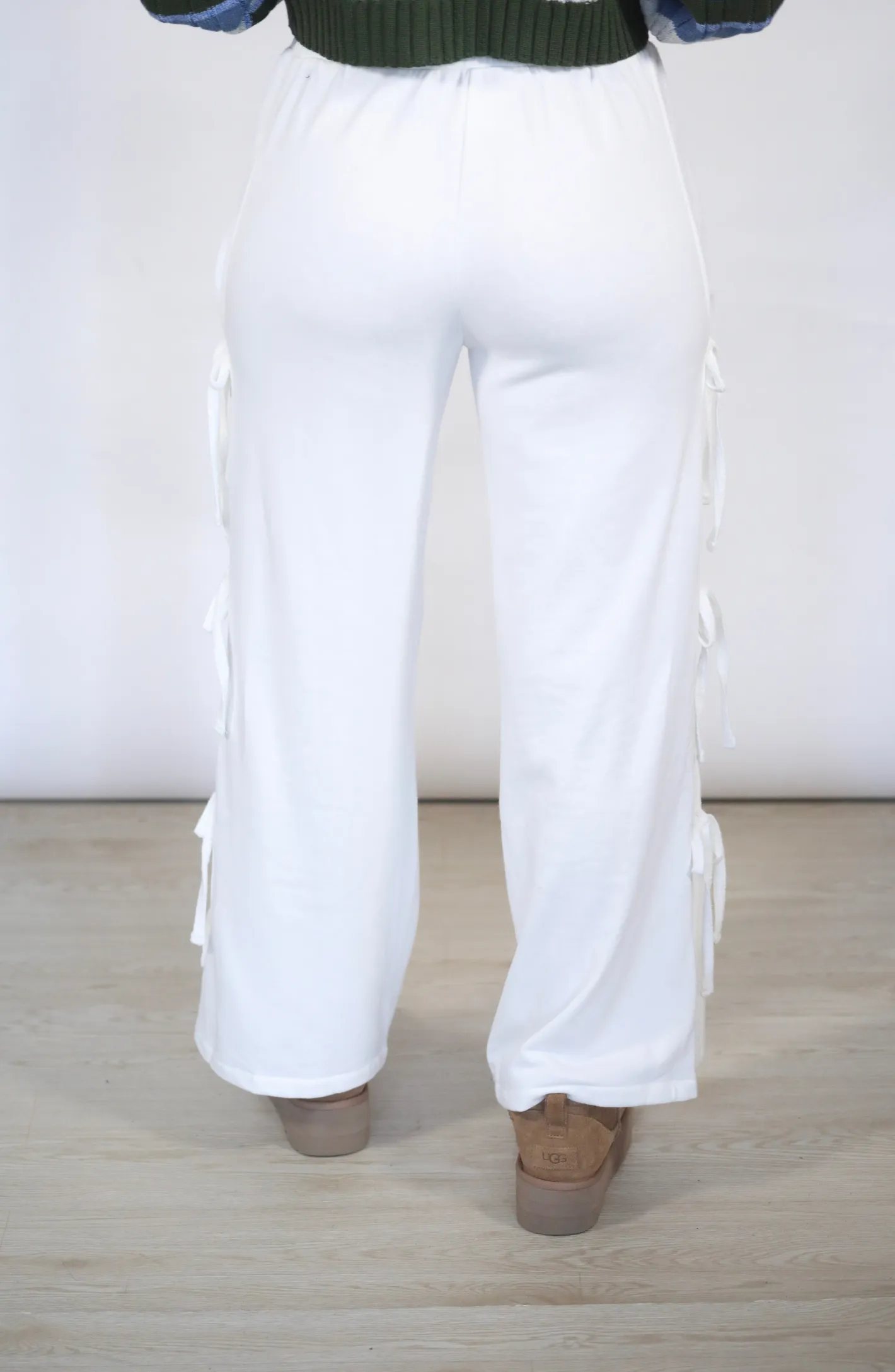 Drifting Off White Side Bow Sweatpants