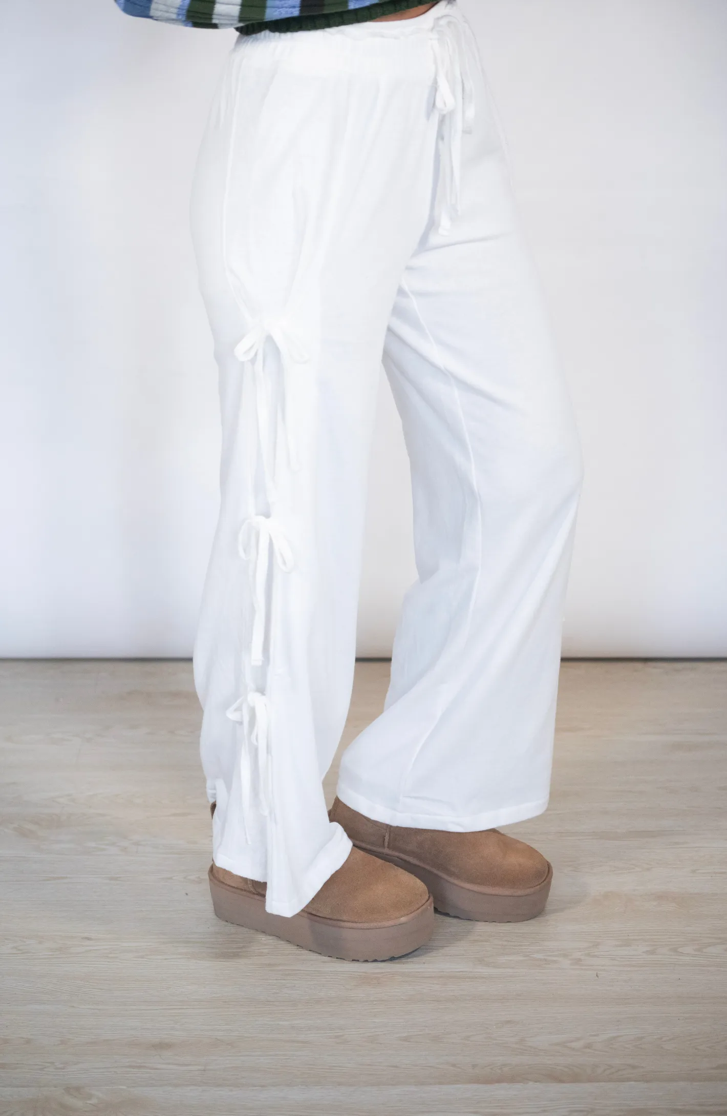 Drifting Off White Side Bow Sweatpants