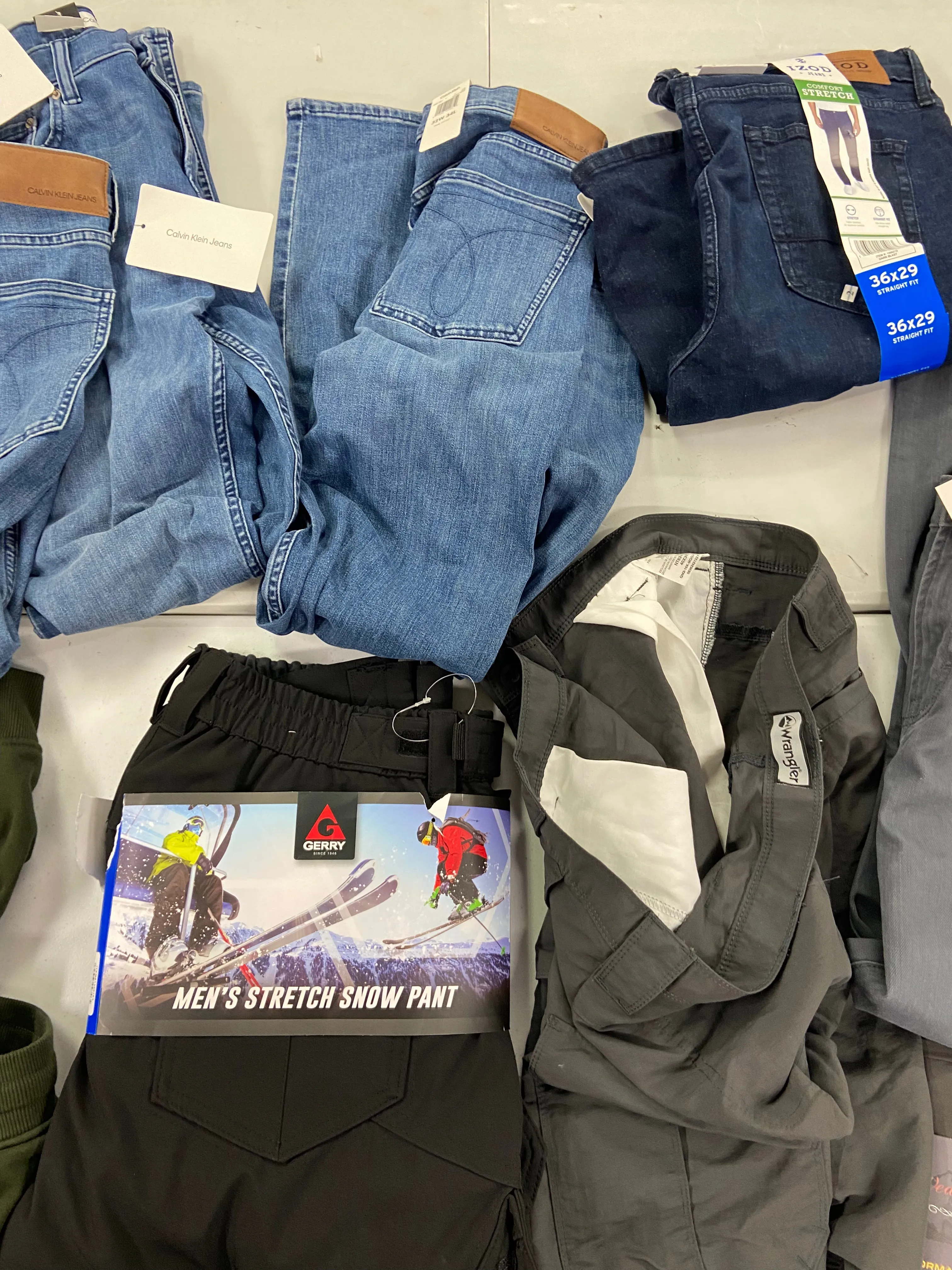 Men's Clothing Pants & Jeans Wholesale Lot, CALVIN KLEIN JEANS, WEATHERPROOF , GERRY, IZOD, ORVIS and more, 9 items, Shelf Pulls, MSRP $604