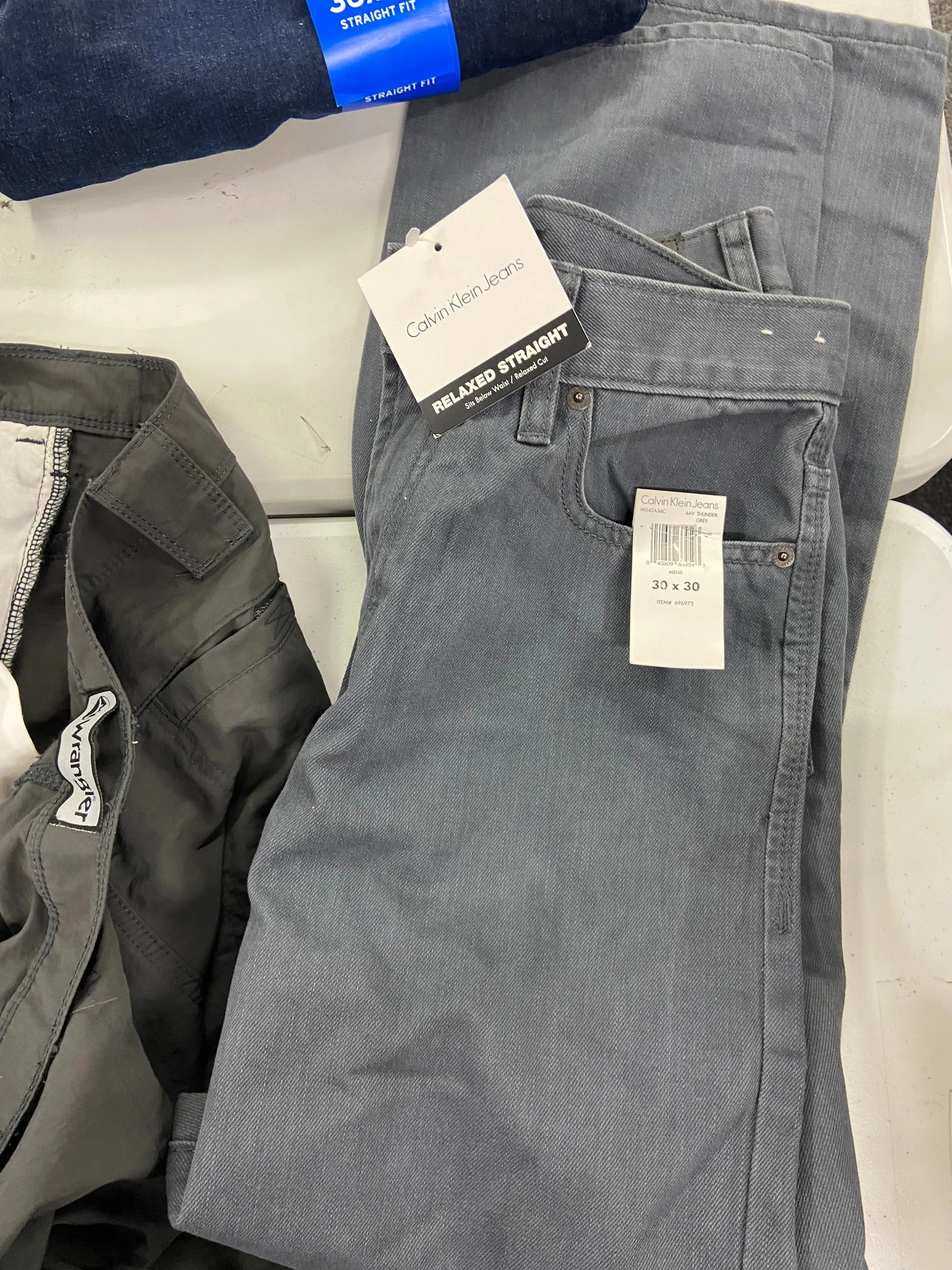 Men's Clothing Pants & Jeans Wholesale Lot, CALVIN KLEIN JEANS, WEATHERPROOF , GERRY, IZOD, ORVIS and more, 9 items, Shelf Pulls, MSRP $604
