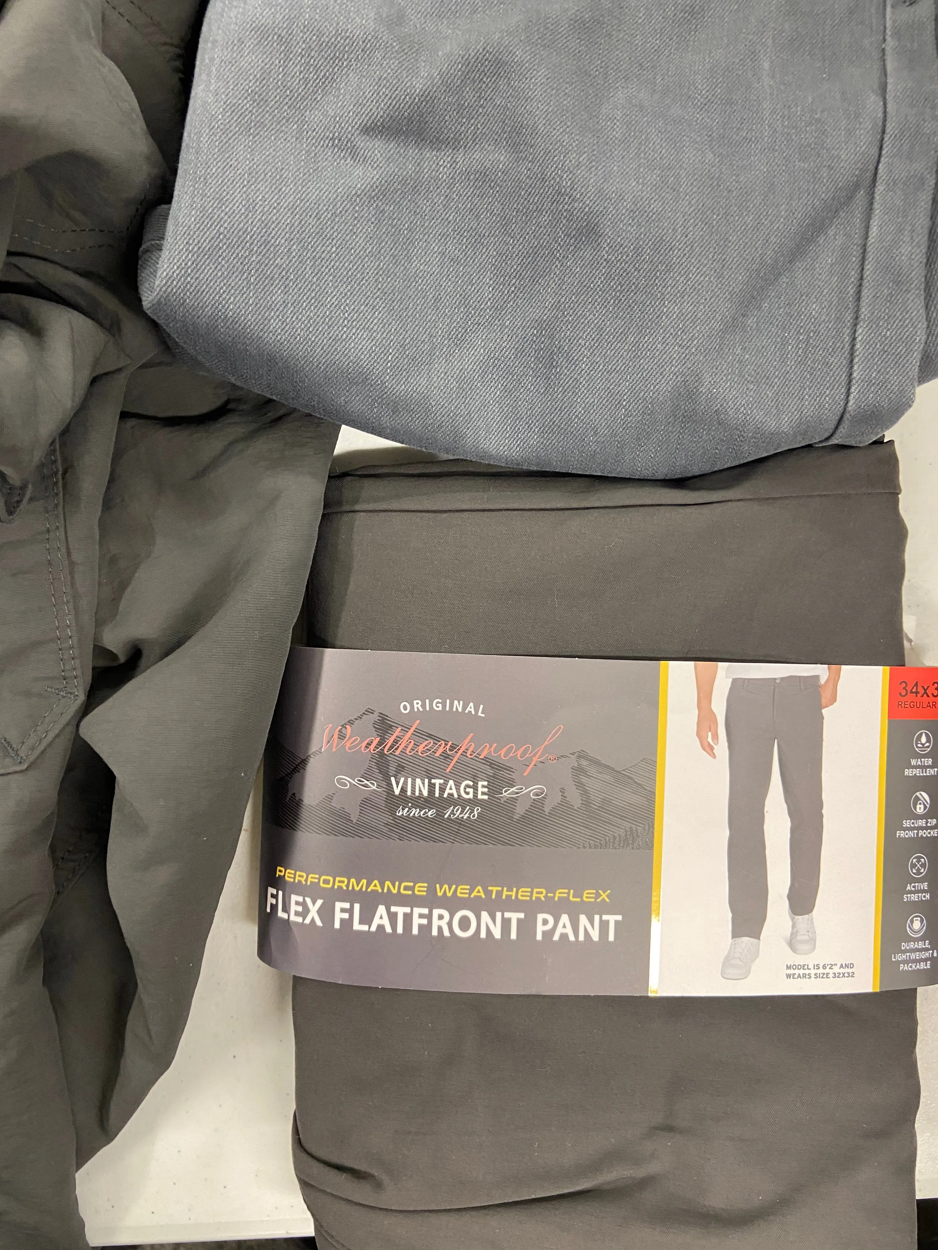 Men's Clothing Pants & Jeans Wholesale Lot, CALVIN KLEIN JEANS, WEATHERPROOF , GERRY, IZOD, ORVIS and more, 9 items, Shelf Pulls, MSRP $604