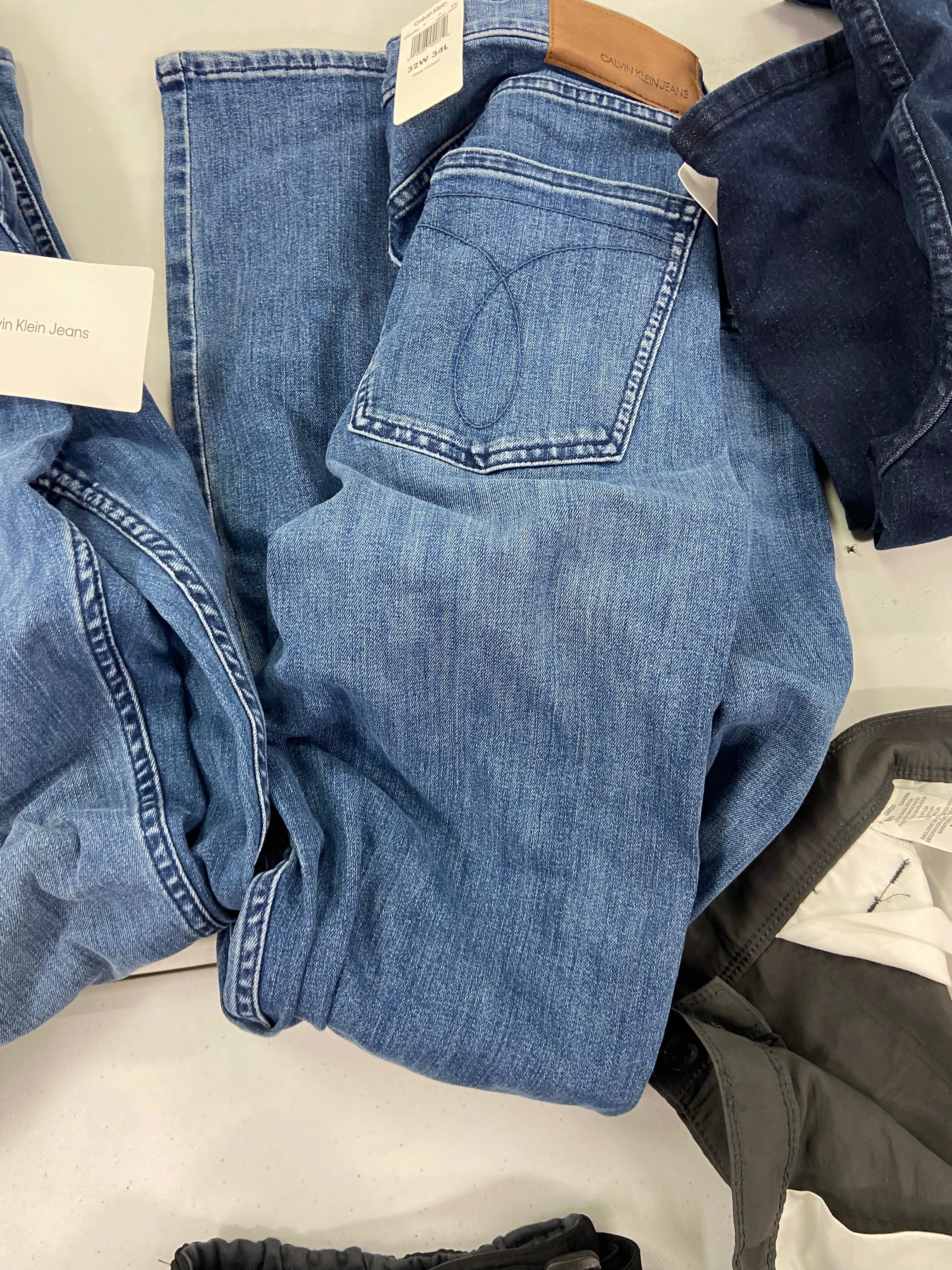 Men's Clothing Pants & Jeans Wholesale Lot, CALVIN KLEIN JEANS, WEATHERPROOF , GERRY, IZOD, ORVIS and more, 9 items, Shelf Pulls, MSRP $604
