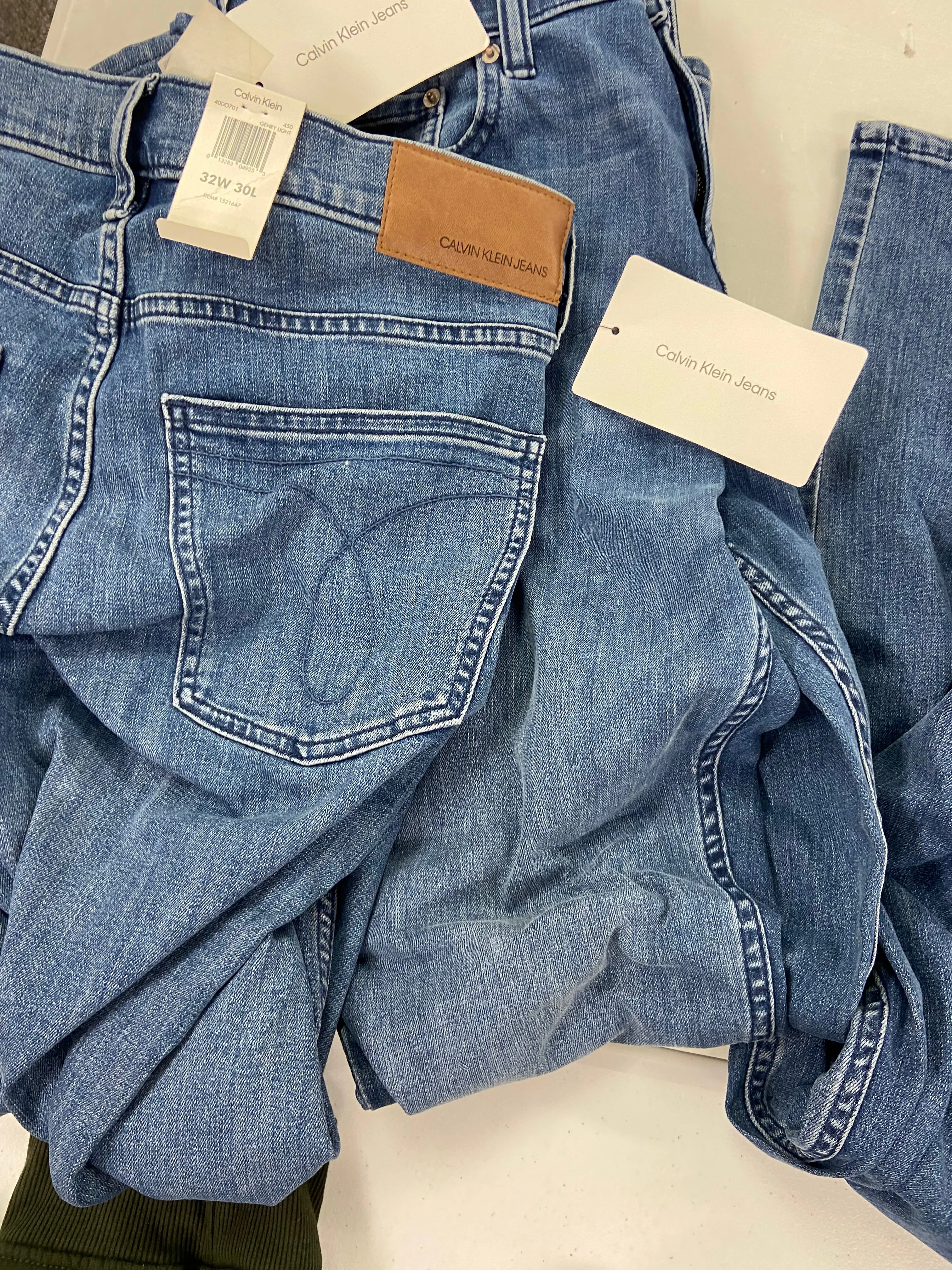 Men's Clothing Pants & Jeans Wholesale Lot, CALVIN KLEIN JEANS, WEATHERPROOF , GERRY, IZOD, ORVIS and more, 9 items, Shelf Pulls, MSRP $604