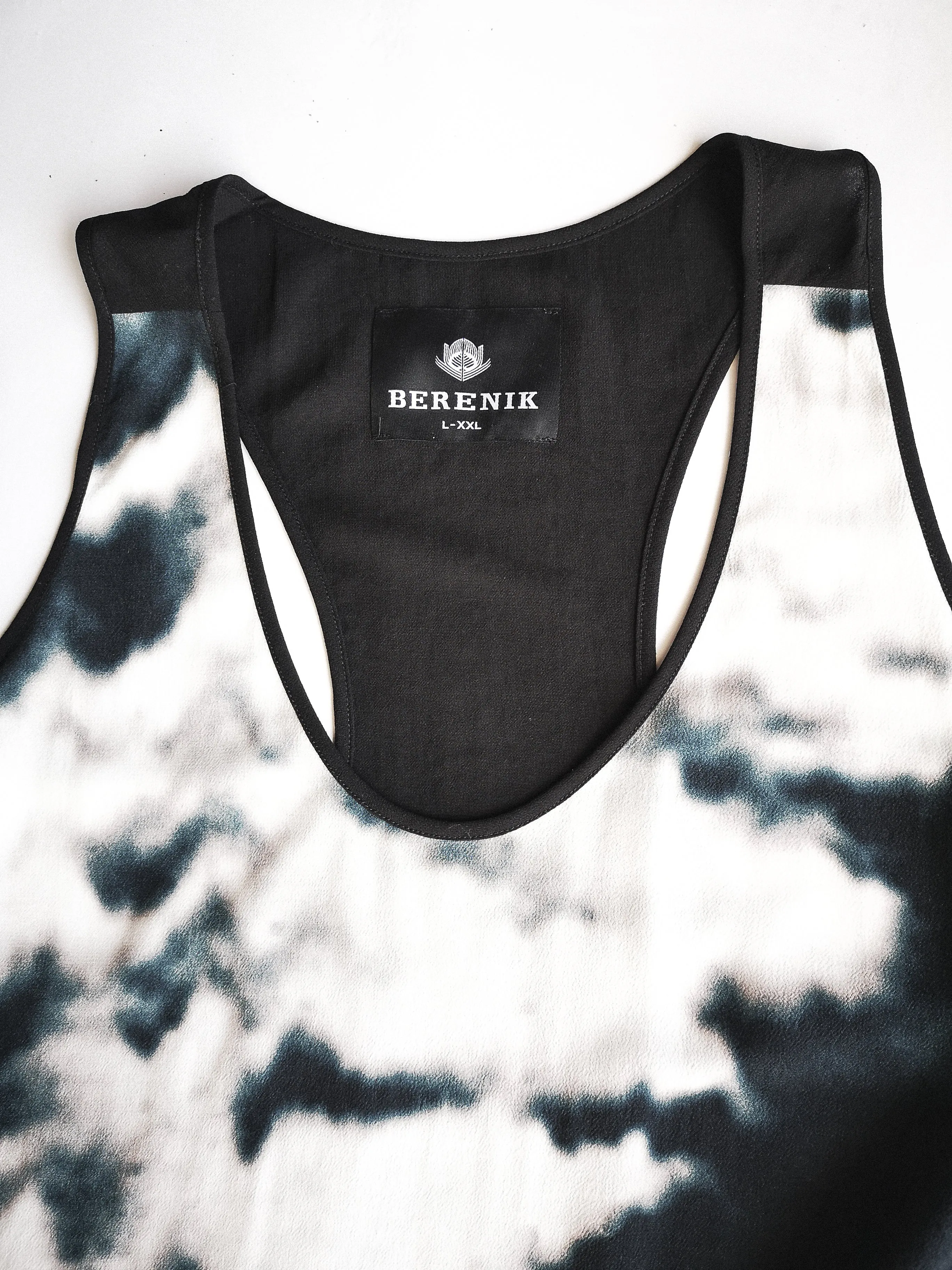 TANK TOP OVERSIZED - VISCOSE print cloud black / white