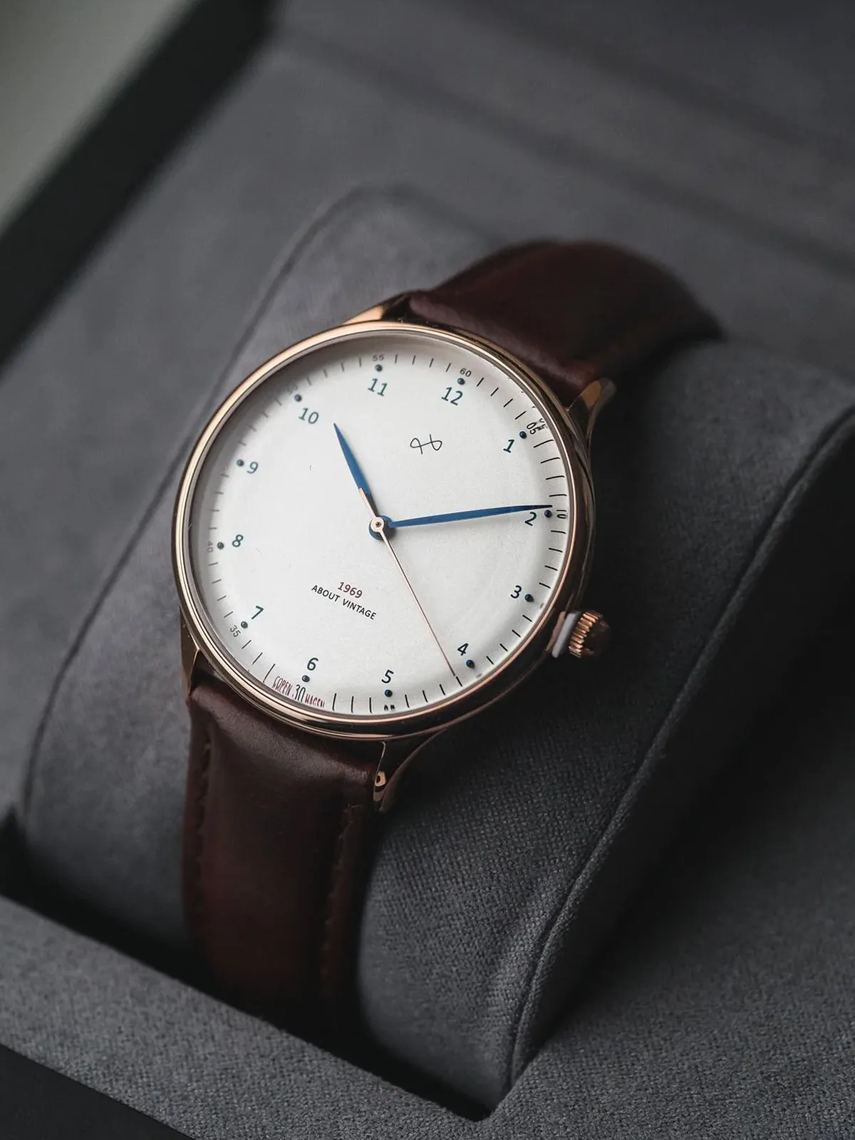 The 1820 Vintage - Gold/White