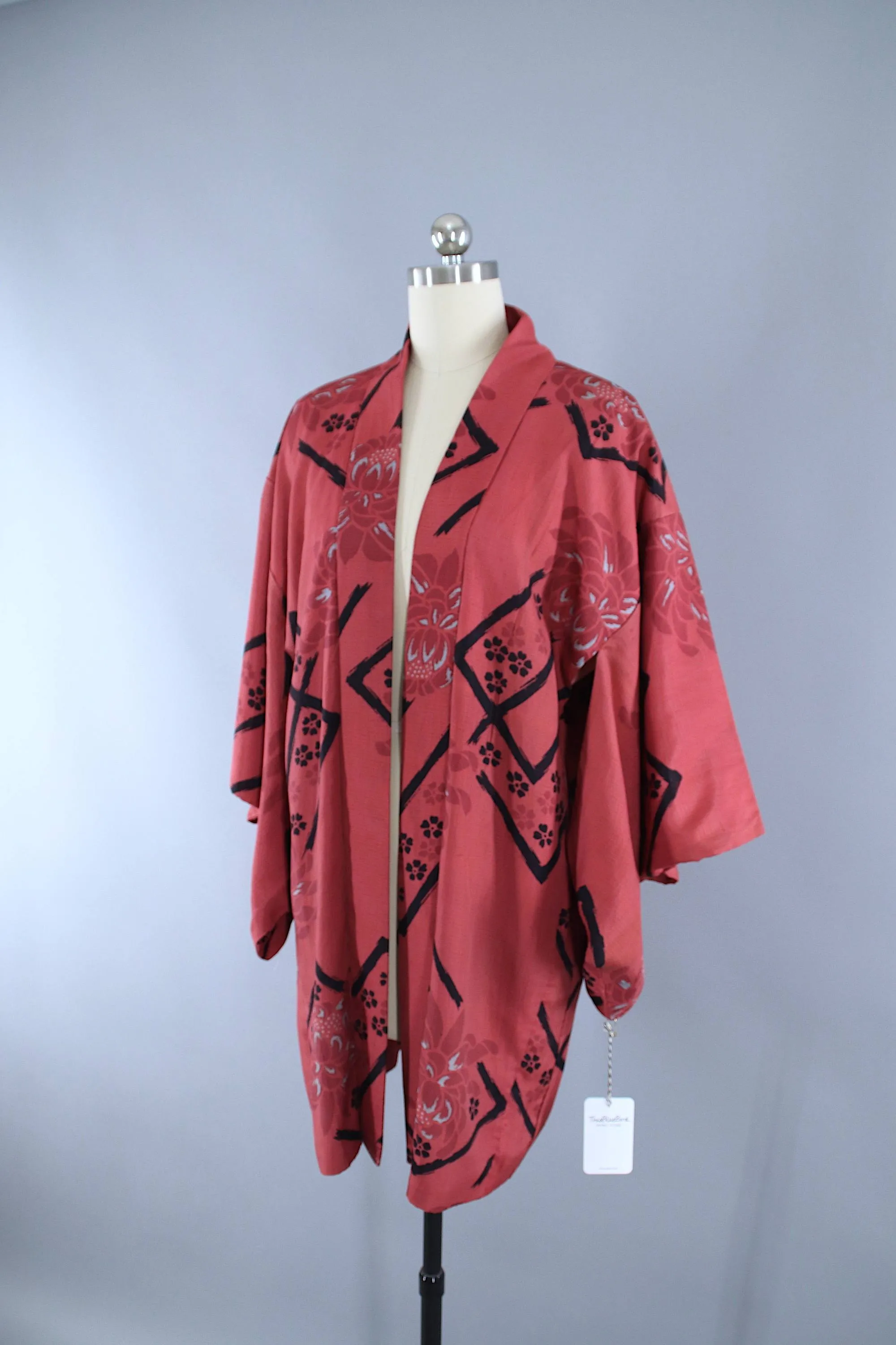 Vintage 1940s Silk Haori Kimono Jacket / Red & Black Floral Raw Silk