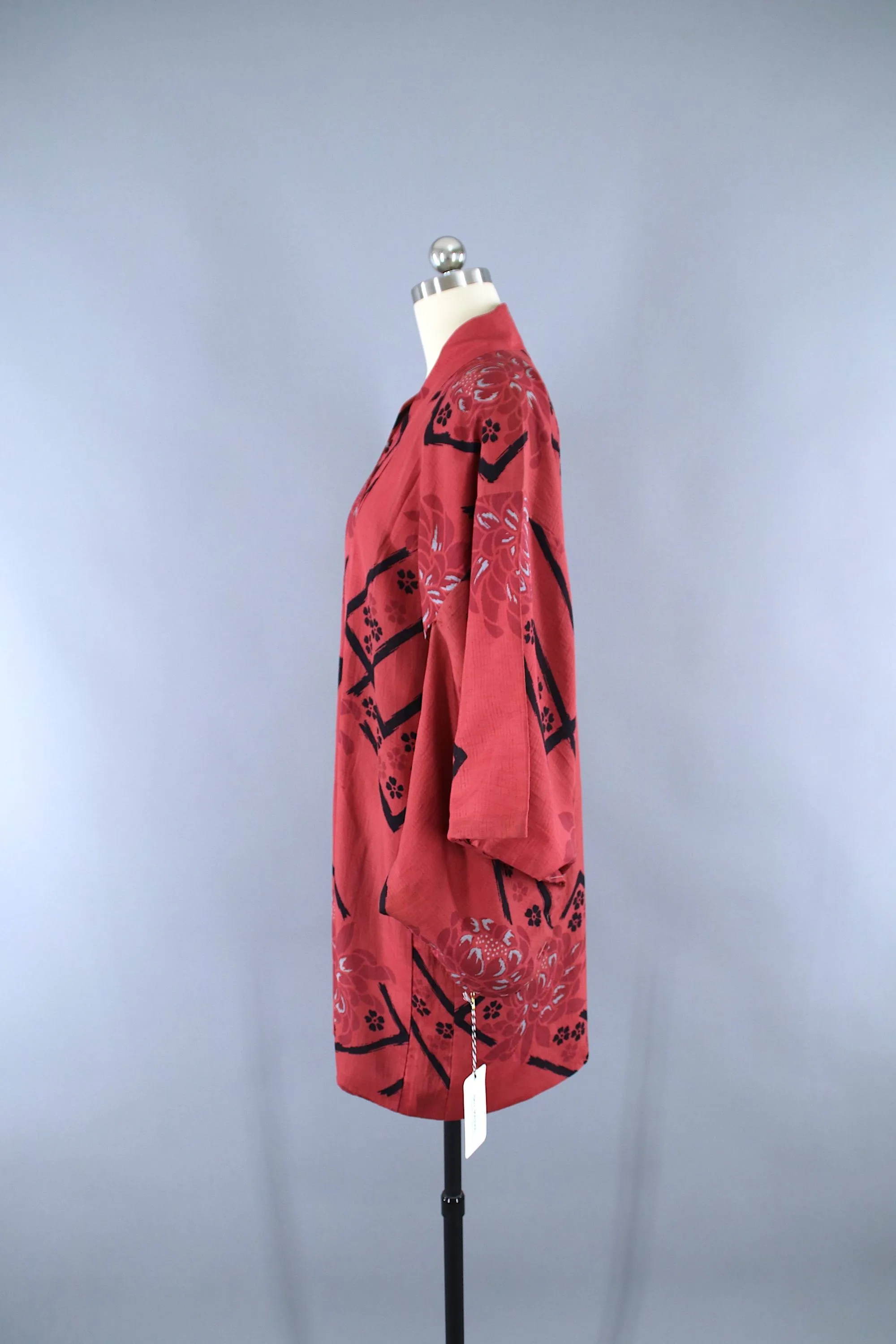Vintage 1940s Silk Haori Kimono Jacket / Red & Black Floral Raw Silk