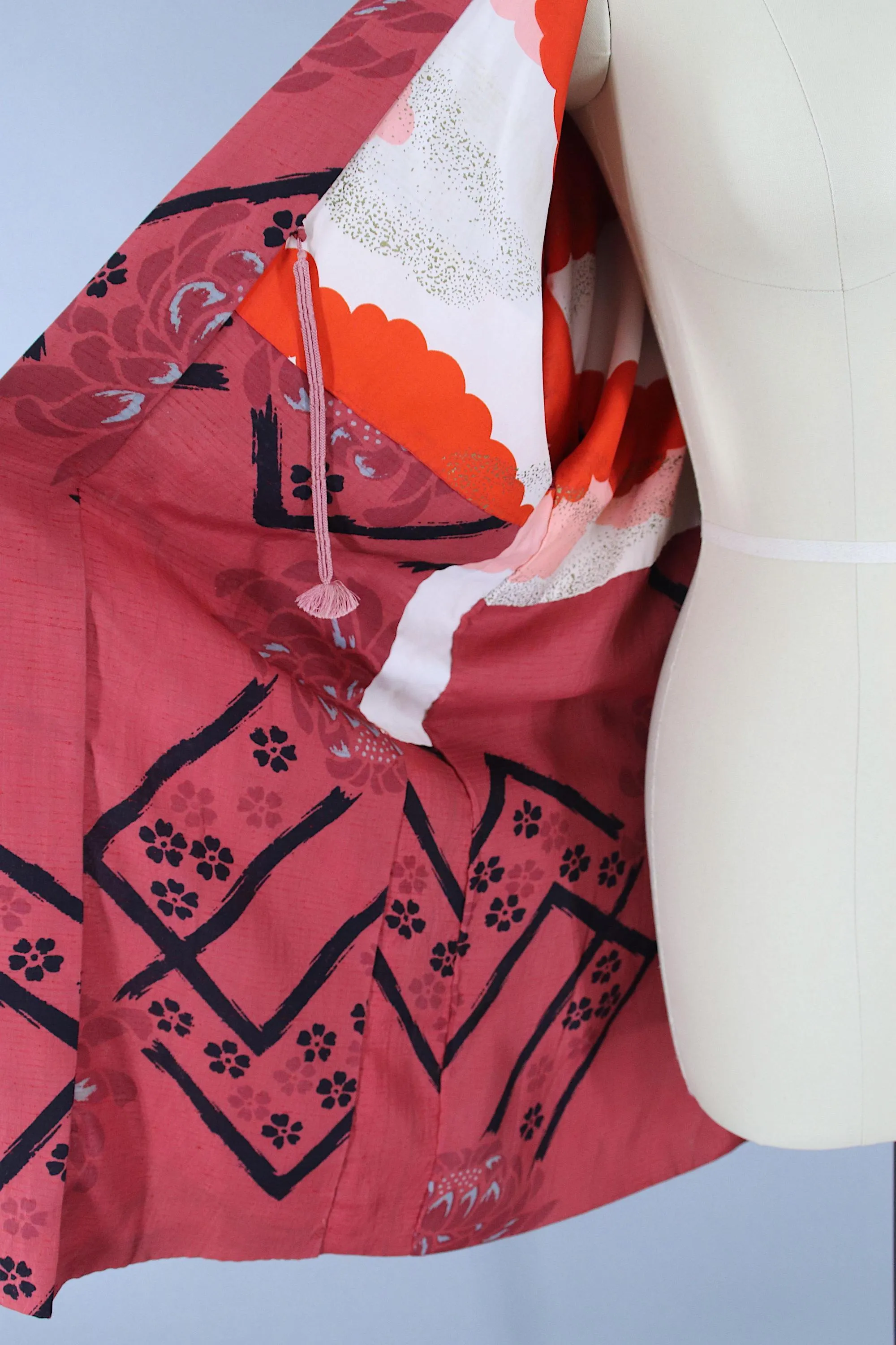 Vintage 1940s Silk Haori Kimono Jacket / Red & Black Floral Raw Silk