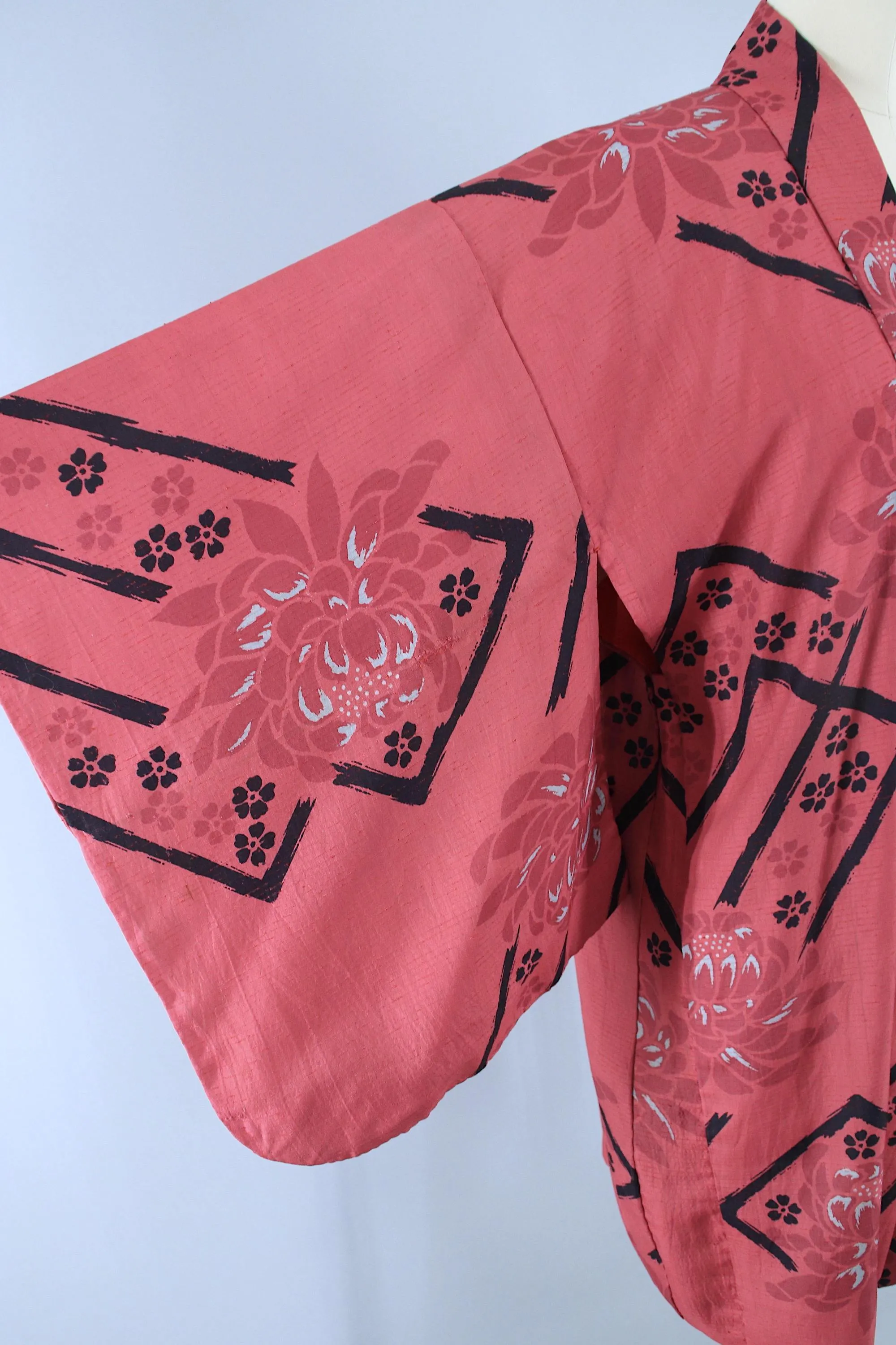 Vintage 1940s Silk Haori Kimono Jacket / Red & Black Floral Raw Silk